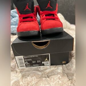 Toddler 6C never worn varsity Jordan’s retro 6’s